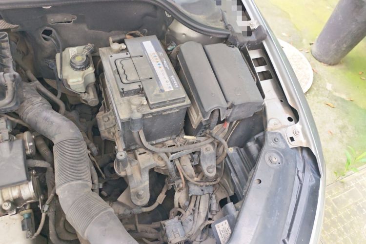Used Volkswagen Sagitar 2012 1.6L Manual Comfort Model Engine Bay Left