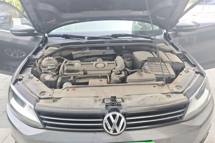 Used Volkswagen Sagitar 2012 1.4TSI Manual Luxury Model Engine Bay
