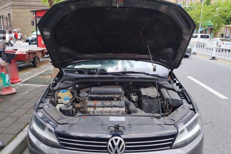 Used Volkswagen Sagitar 2012 1.6L Automatic Fashion Edition Engine Bay