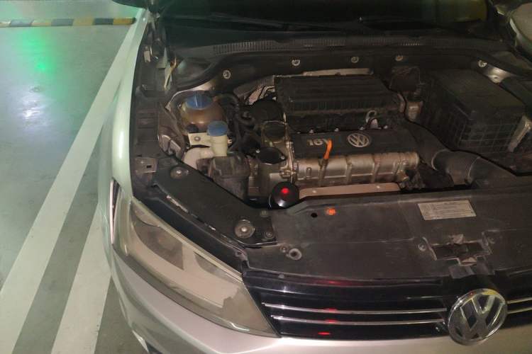 Used Volkswagen Sagitar 2012 1.6L Automatic Comfort Edition Engine Bay Right