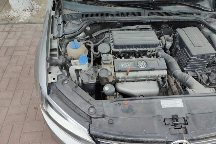 Used Volkswagen Sagitar 2012 1.6L Automatic Comfort Edition Engine Bay Right