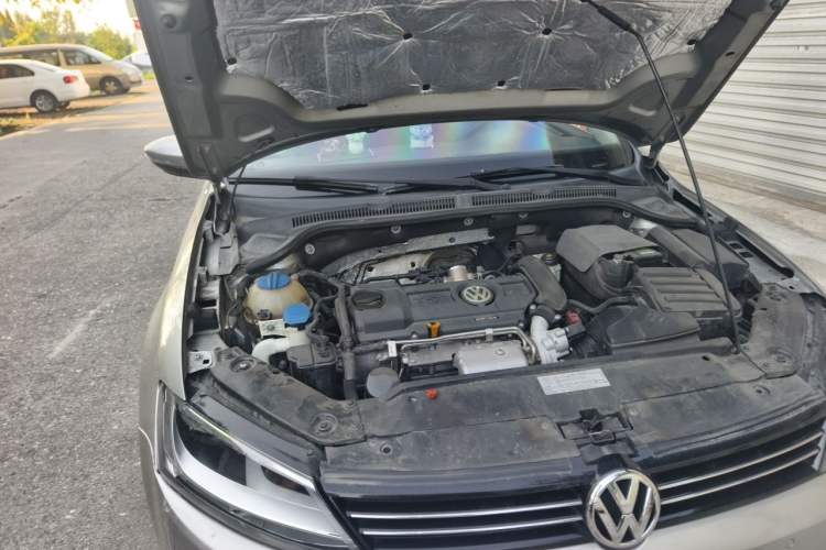 Used Volkswagen Sagitar 2012 1.4TSI Manual Luxury Model Engine Bay Right