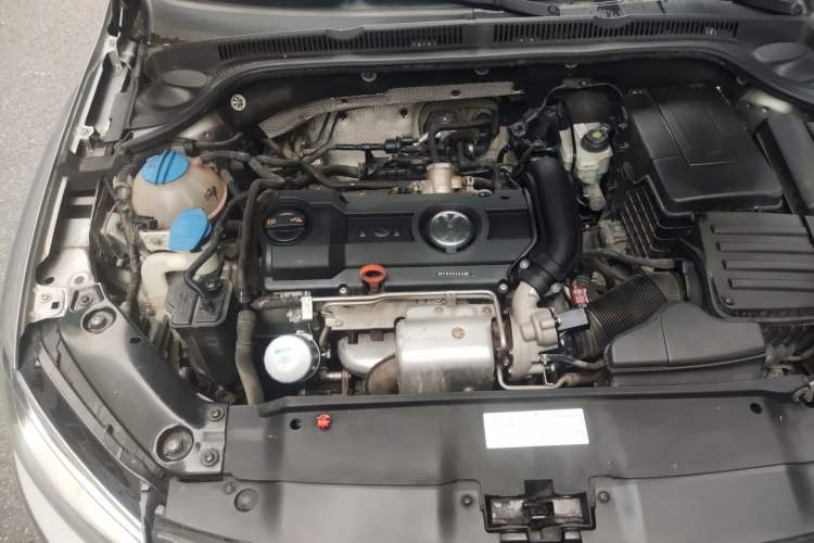 Used Volkswagen Sagitar 2012 1.4TSI Automatic Luxury Edition Engine Bay Right