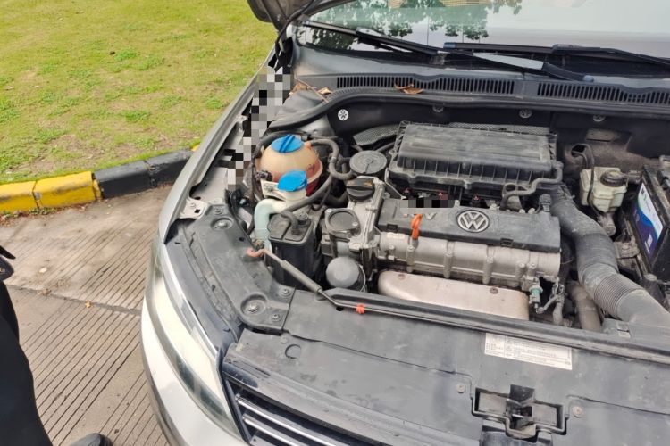 Used Volkswagen Sagitar 2012 1.6L Manual Fashion Edition Engine Bay Right
