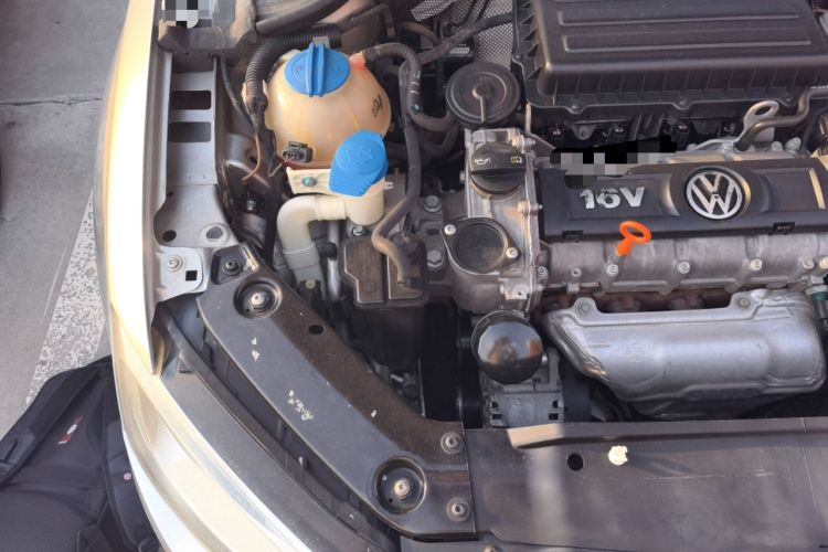 Used Volkswagen Sagitar 2012 1.6L Automatic Comfort Edition Engine Bay Right