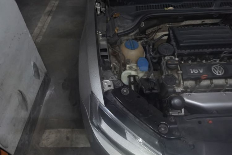 Used Volkswagen Sagitar 2012 1.6L Automatic Fashion Edition Engine Bay Right