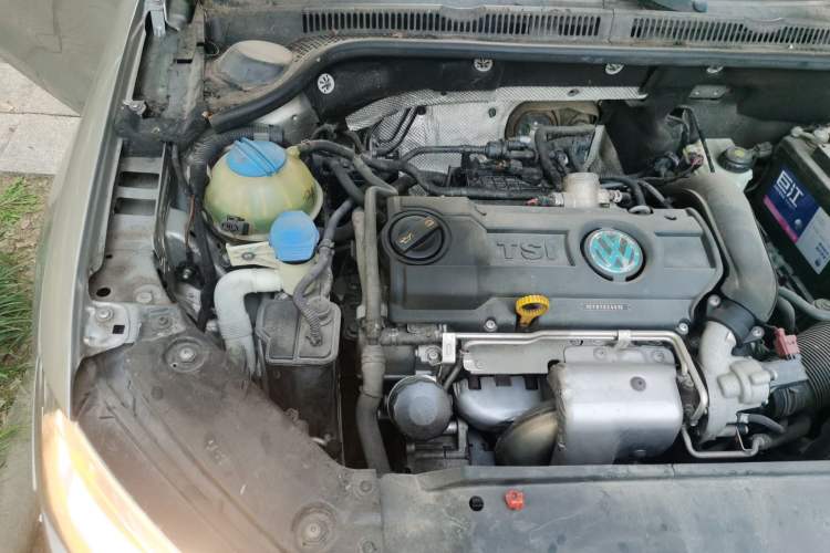 Used Volkswagen Sagitar 2012 1.4TSI Manual Luxury Model Engine Bay Right