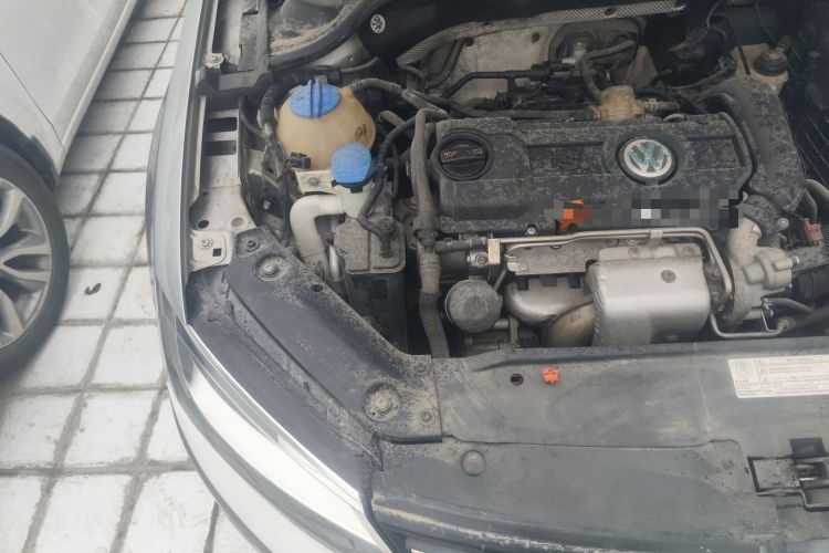 Used Volkswagen Sagitar 2012 1.4TSI Automatic Luxury Edition Engine Bay Right