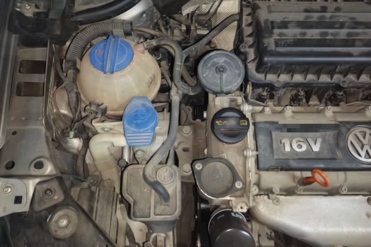 Used Volkswagen Sagitar 2012 1.6L Automatic Comfort Edition Engine Bay Right