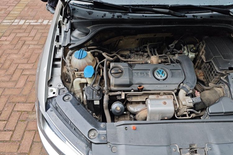 Used Volkswagen Sagitar 2012 1.4TSI Automatic Luxury Edition Engine Bay Right