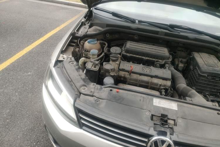 Used Volkswagen Sagitar 2012 1.6L Automatic Fashion Edition Engine Bay Right