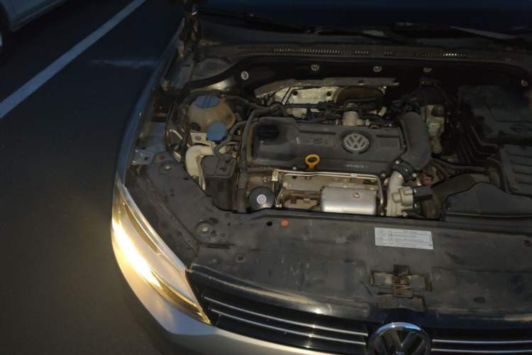 Used Volkswagen Sagitar 2012 1.4TSI Automatic Luxury Edition Engine Bay Right