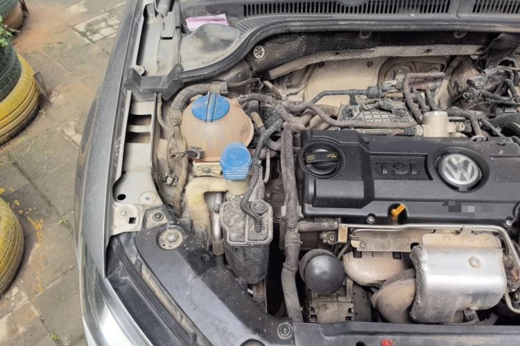 Used Volkswagen Sagitar 2012 1.4TSI Automatic Luxury Edition Engine Bay Right