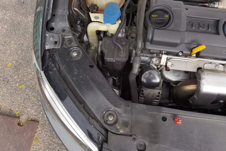 Used Volkswagen Sagitar 2012 1.4TSI Automatic Luxury Edition Engine Bay Right