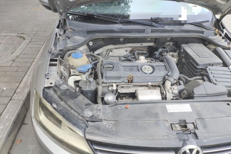 Used Volkswagen Sagitar 2012 1.4TSI Automatic Luxury Edition Engine Bay Right