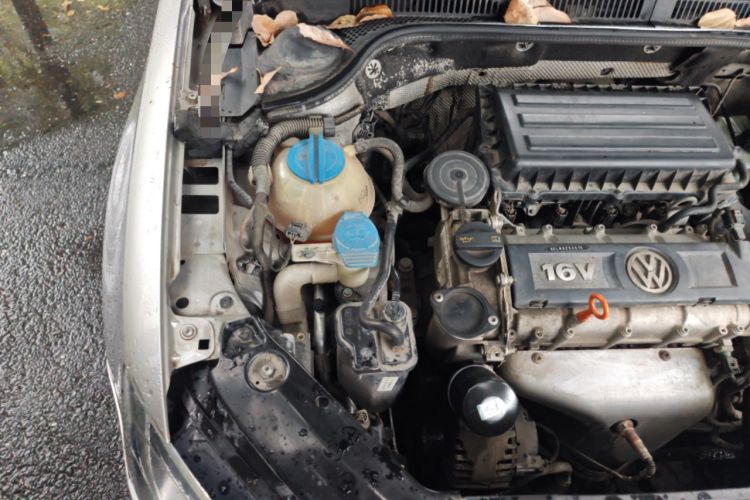 Used Volkswagen Sagitar 2012 1.6L Automatic Comfort Edition Engine Bay Right