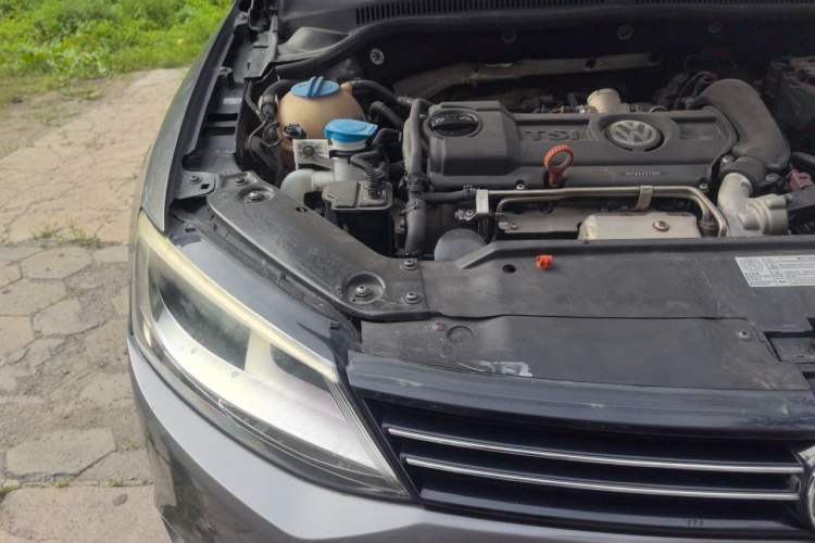 Used Volkswagen Sagitar 2012 1.4TSI Automatic Flagship Edition Engine Bay Right