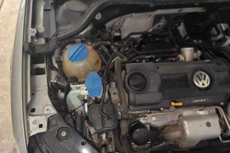Used Volkswagen Sagitar 2012 1.4TSI Automatic Luxury Edition Engine Bay Right