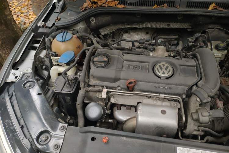 Used Volkswagen Sagitar 2012 1.4TSI Automatic Fashion Edition Engine Bay Right