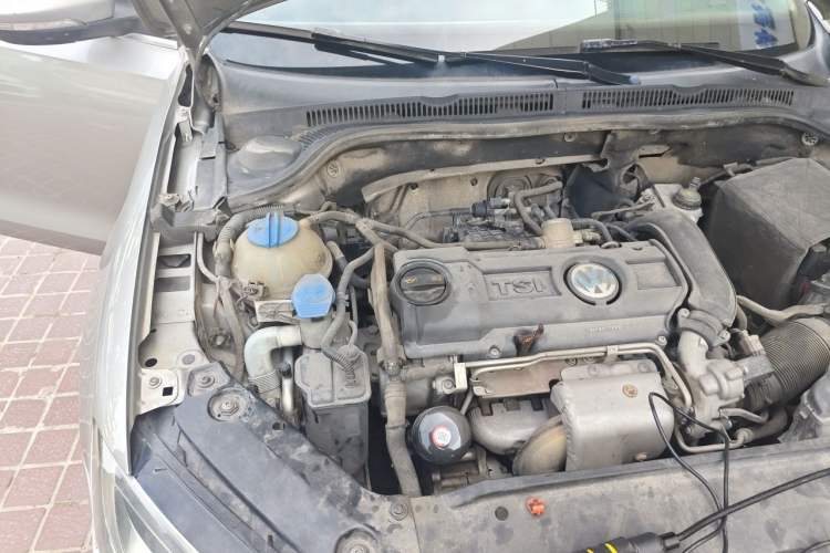 Used Volkswagen Sagitar 2012 1.4TSI Manual Luxury Model Engine Bay Right
