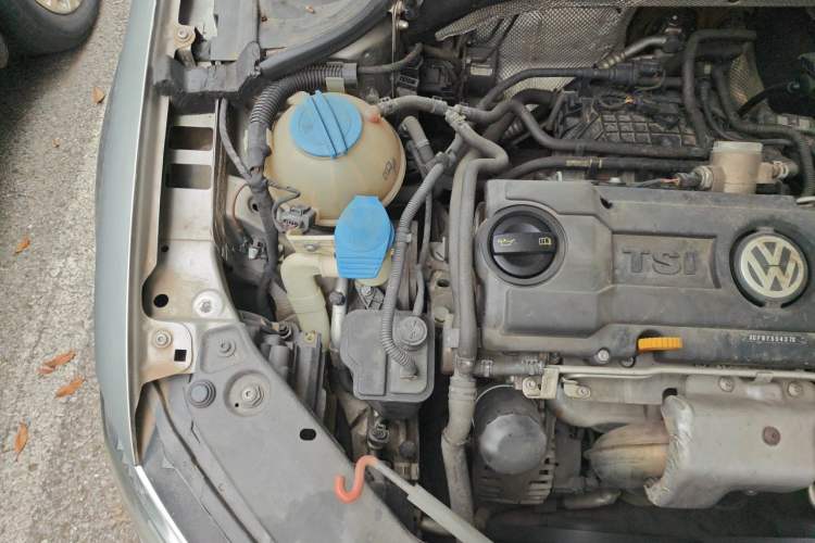 Used Volkswagen Sagitar 2012 1.4TSI Automatic Luxury Edition Engine Bay Right