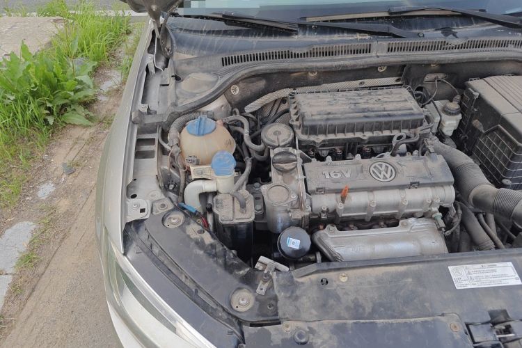 Used Volkswagen Sagitar 2012 1.6L Automatic Comfort Edition Engine Bay Right