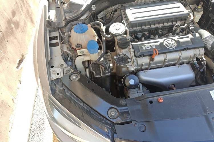 Used Volkswagen Sagitar 2012 1.6L Automatic Comfort Edition Engine Bay Right