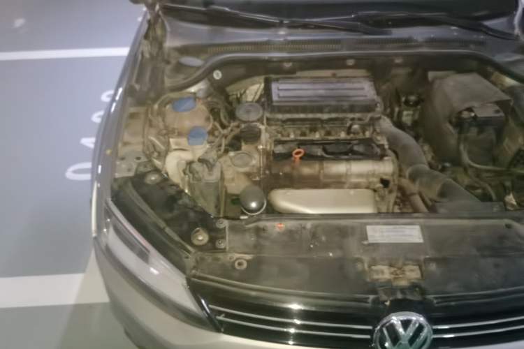 Used Volkswagen Sagitar 2012 1.6L Manual Comfort Model Engine Bay Right