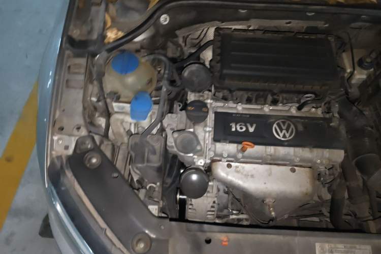 Used Volkswagen Sagitar 2012 1.6L Automatic Comfort Edition Engine Bay Right