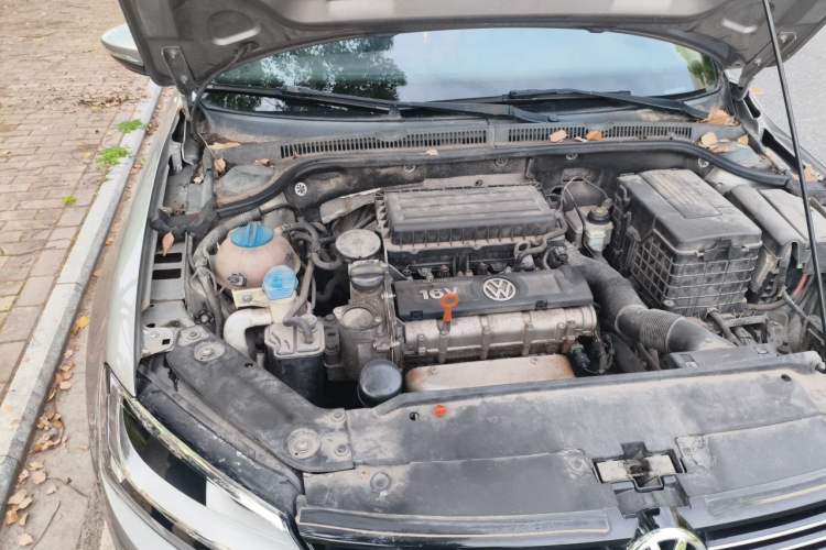 Used Volkswagen Sagitar 2012 1.6L Automatic Comfort Edition Engine Bay Right