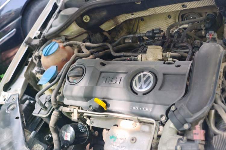 Used Volkswagen Sagitar 2012 1.4TSI Manual Luxury Model Engine Bay Right