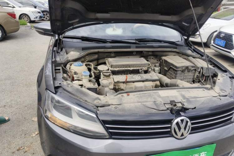 Used Volkswagen Sagitar 2012 1.6L Automatic Comfort Edition Engine Bay Right