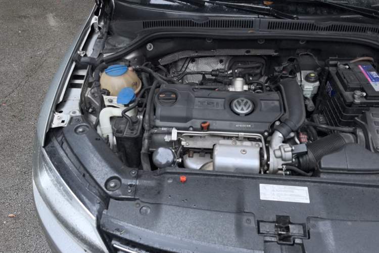 Used Volkswagen Sagitar 2012 1.4TSI Automatic Luxury Edition Engine Bay Right