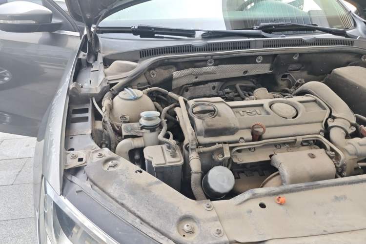 Used Volkswagen Sagitar 2012 1.4TSI Manual Luxury Model Engine Bay Right