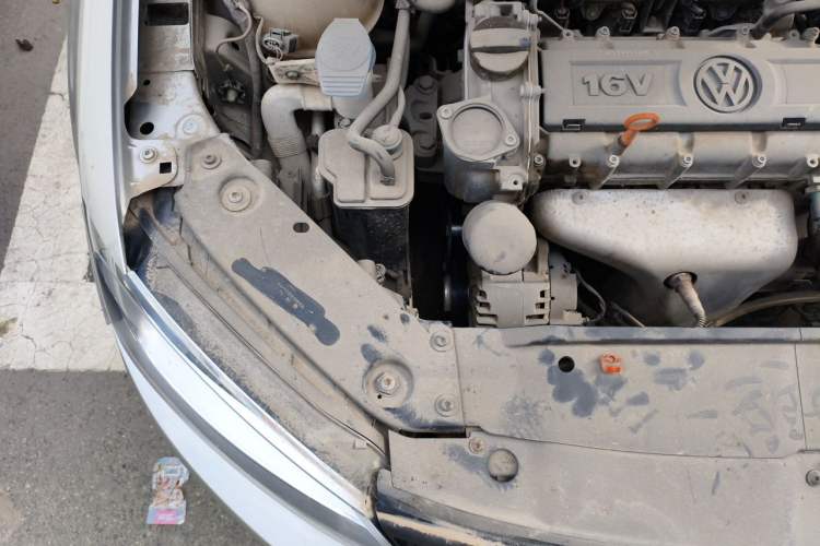 Used Volkswagen Sagitar 2012 1.6L Manual Comfort Model Engine Bay Right