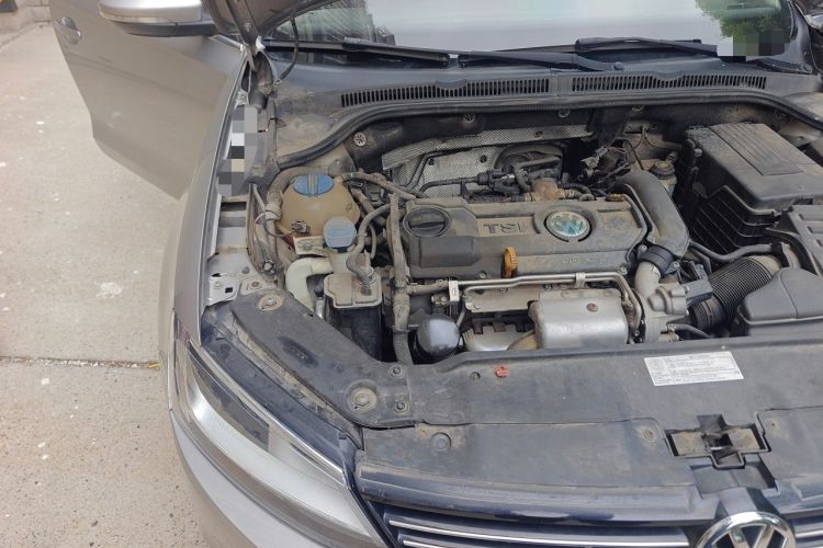 Used Volkswagen Sagitar 2012 1.4TSI Automatic Luxury Edition Engine Bay Right