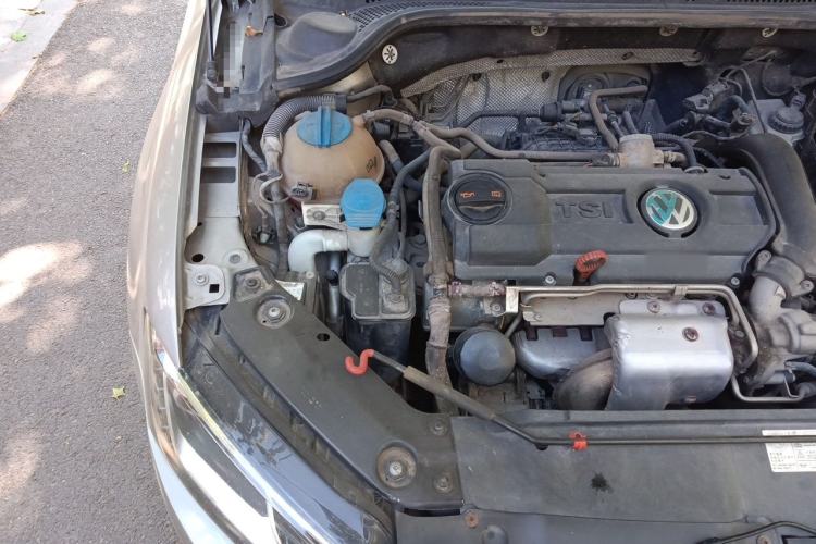Used Volkswagen Sagitar 2012 1.4TSI Automatic Luxury Edition Engine Bay Right