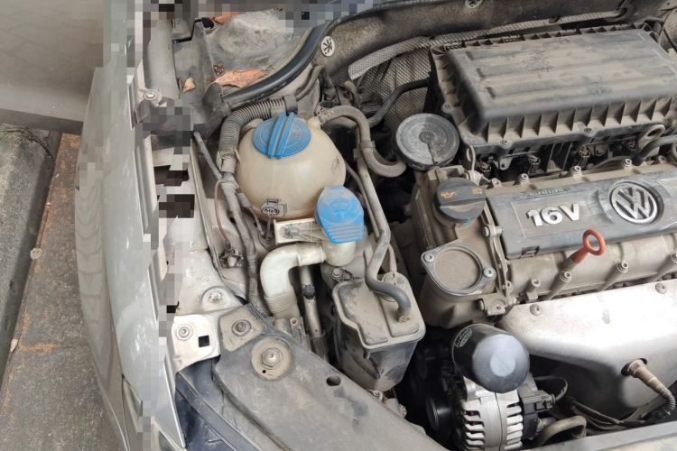 Used Volkswagen Sagitar 2012 1.6L Automatic Fashion Edition Engine Bay Right