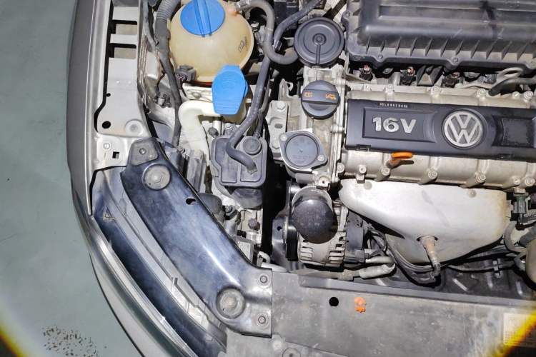 Used Volkswagen Sagitar 2012 1.6L Automatic Comfort Edition Engine Bay Right