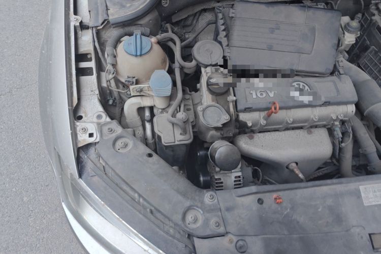 Used Volkswagen Sagitar 2012 1.6L Automatic Comfort Edition Engine Bay Right