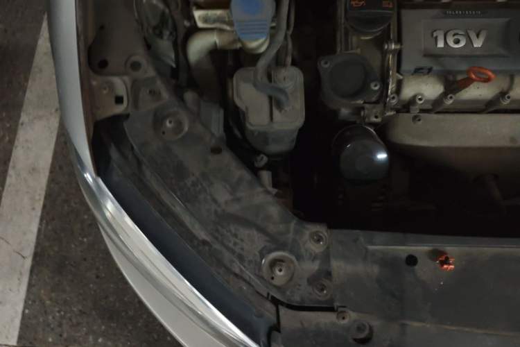 Used Volkswagen Sagitar 2012 1.6L Automatic Comfort Edition Engine Bay Right