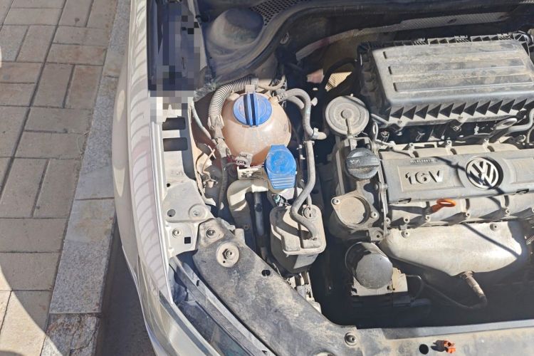Used Volkswagen Sagitar 2012 1.6L Automatic Fashion Edition Engine Bay Right