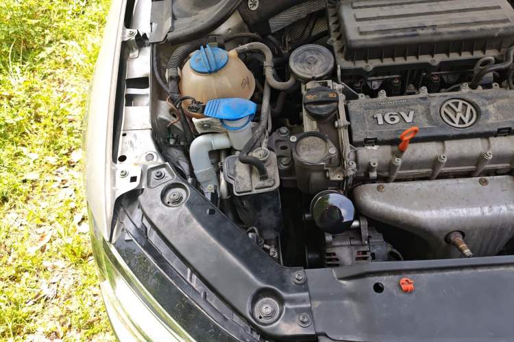 Used Volkswagen Sagitar 2012 1.6L Manual Fashion Edition Engine Bay Right