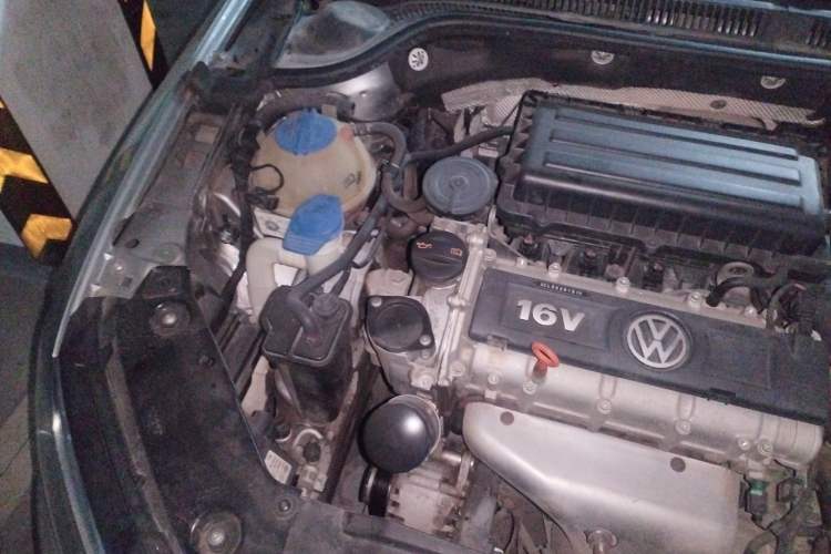 Used Volkswagen Sagitar 2012 1.6L Automatic Comfort Edition Engine Bay Right