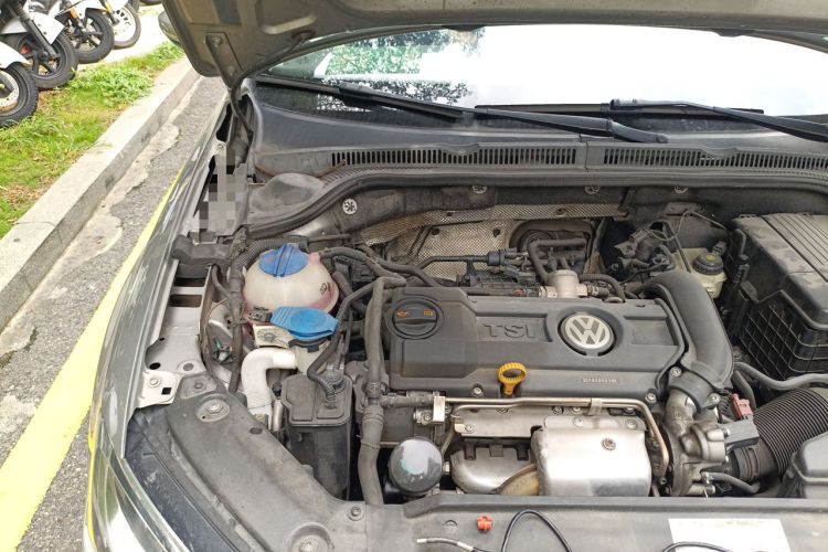 Used Volkswagen Sagitar 2012 1.4TSI Automatic Luxury Edition Engine Bay Right