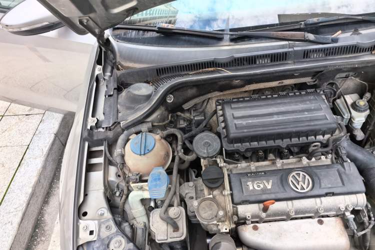 Used Volkswagen Sagitar 2012 1.6L Automatic Fashion Edition Engine Bay Right
