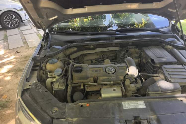 Used Volkswagen Sagitar 2012 1.4TSI Automatic Fashion Edition Engine Bay Right