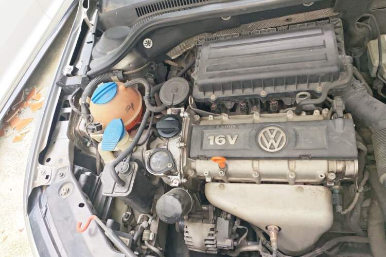 Used Volkswagen Sagitar 2012 1.6L Manual Comfort Model Engine Bay Right