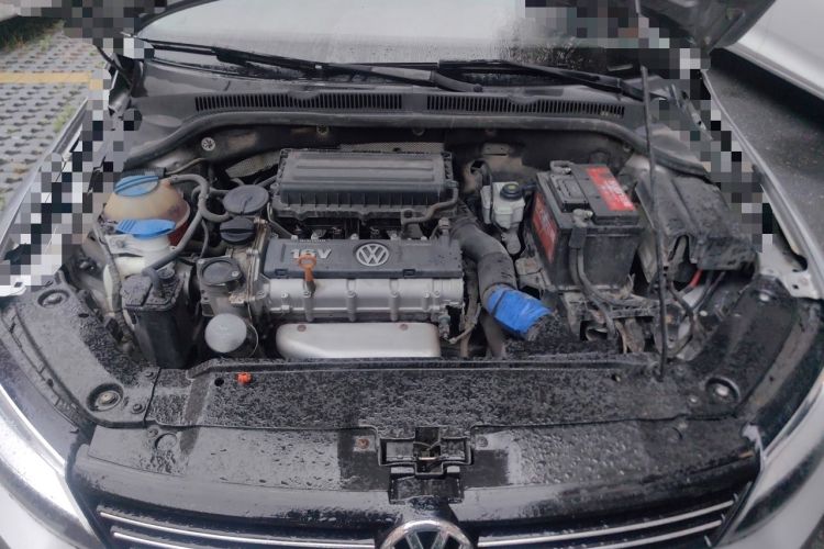 Used Volkswagen Sagitar 2012 1.6L Manual Comfort Model Engine Bay