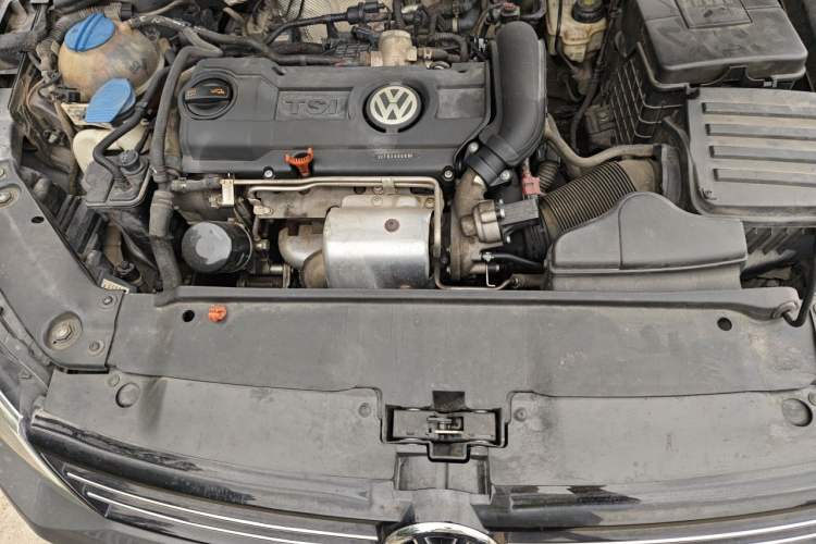 Used Volkswagen Sagitar 2012 1.4TSI Automatic Luxury Edition Engine Bay